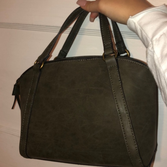 Cute little purse. Can be a one shoulder purse - Picture 1 of 2